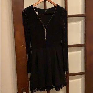 Guess dress size medium beautiful lace arms black